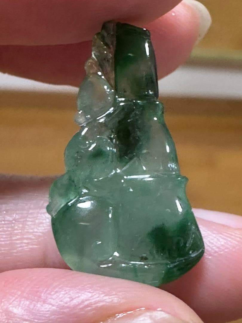 纯天然ミャンマー老坑の原石本翡翠 、仏像風彫刻 ルーズ 無処理天然￼冰種A貨