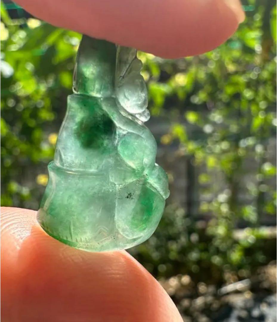 纯天然ミャンマー老坑の原石本翡翠 、仏像風彫刻 ルーズ 無処理天然￼冰種A貨