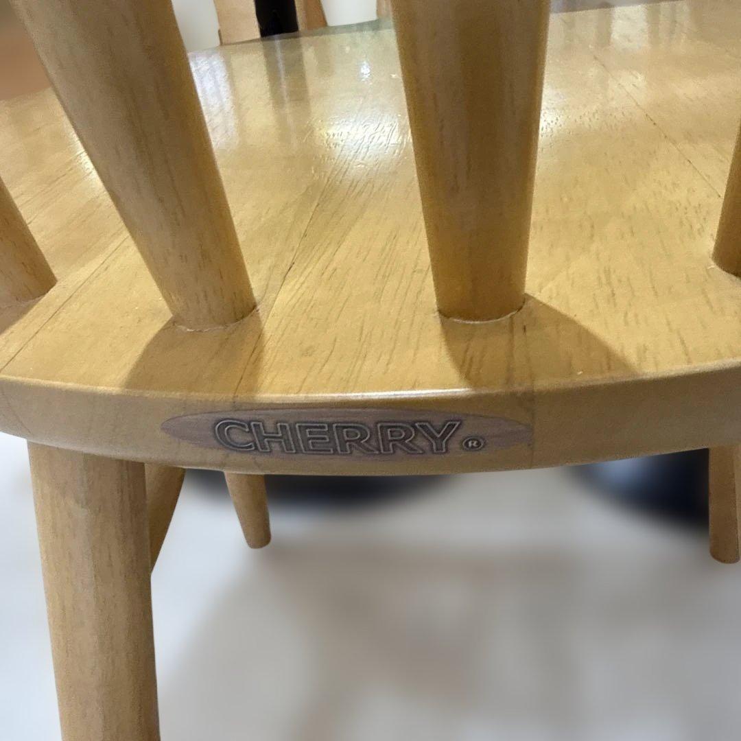 木製カフェテーブル１個とチェア２点セット