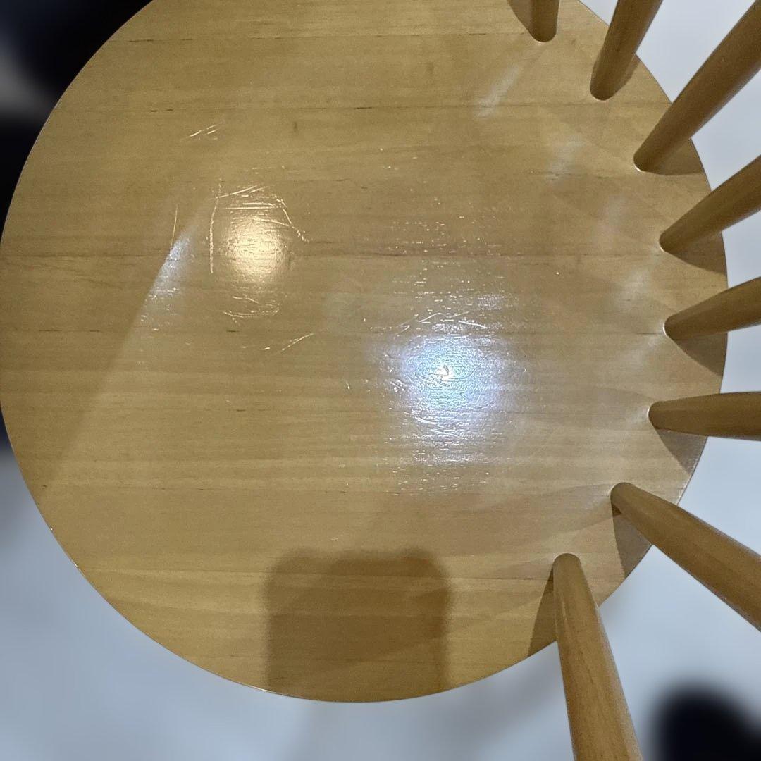 木製カフェテーブル１個とチェア２点セット