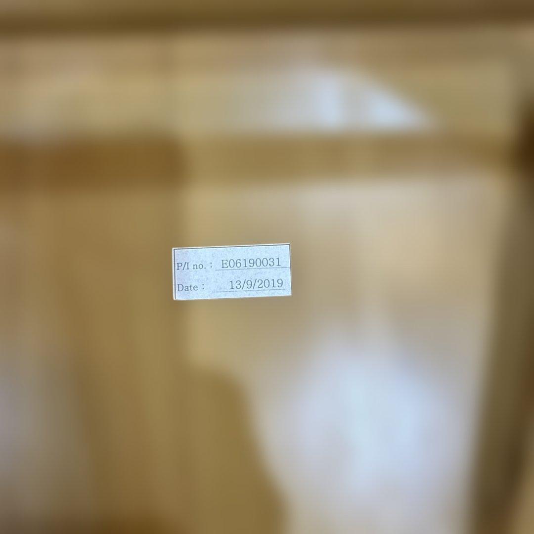 木製カフェテーブル１個とチェア２点セット