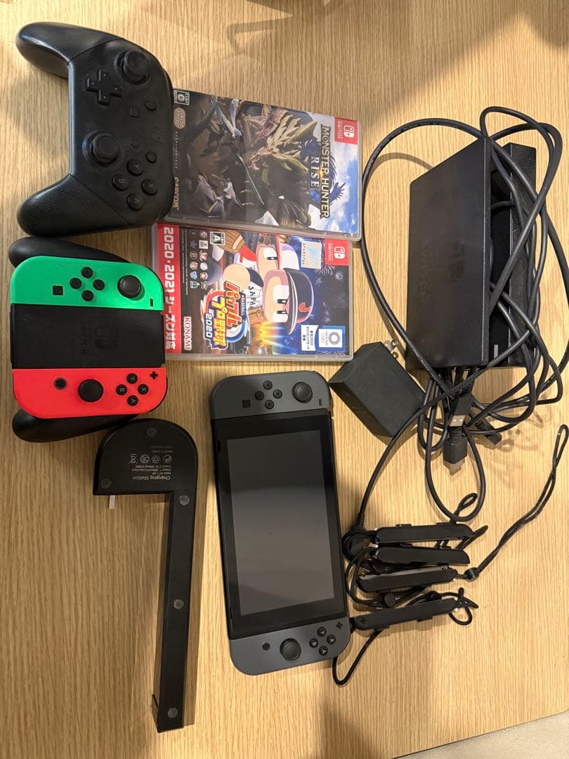 Nintendo Switch 本体＋プロコン＋ソフト2本＋充電器