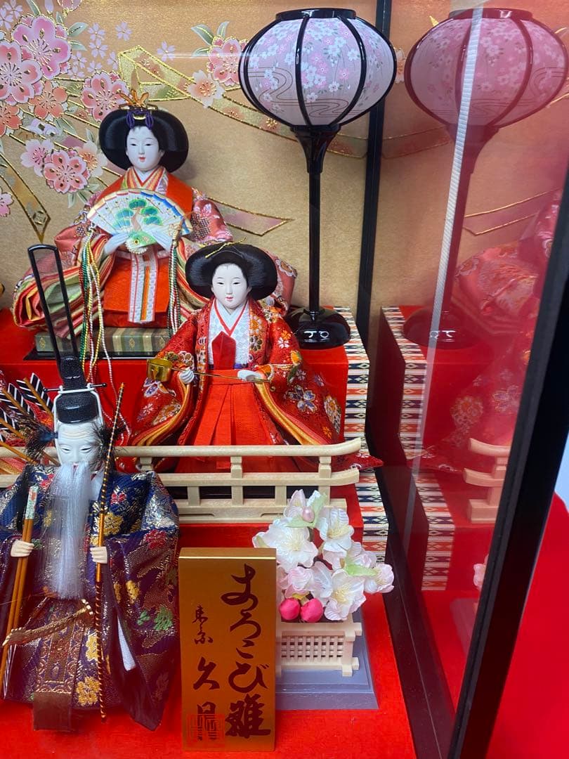東京久月　雛人形オルゴール付き七人飾り・間口約６１×奥行約４０×高さ約４３㎝