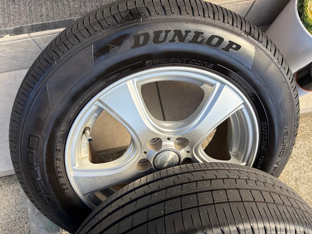 DUNLOP VEURO 195/65R15 タイヤセット