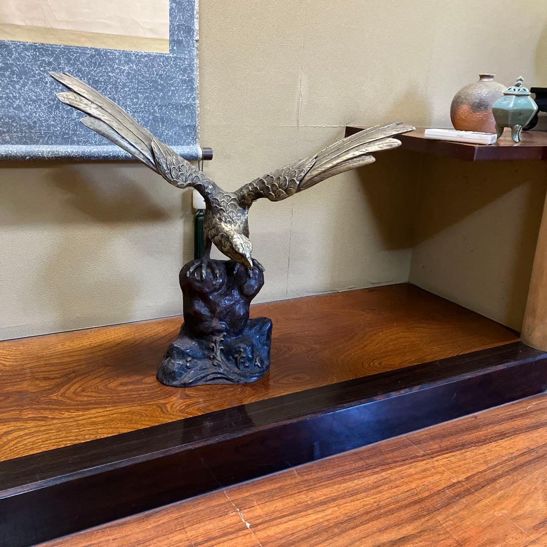 鷲？の置物