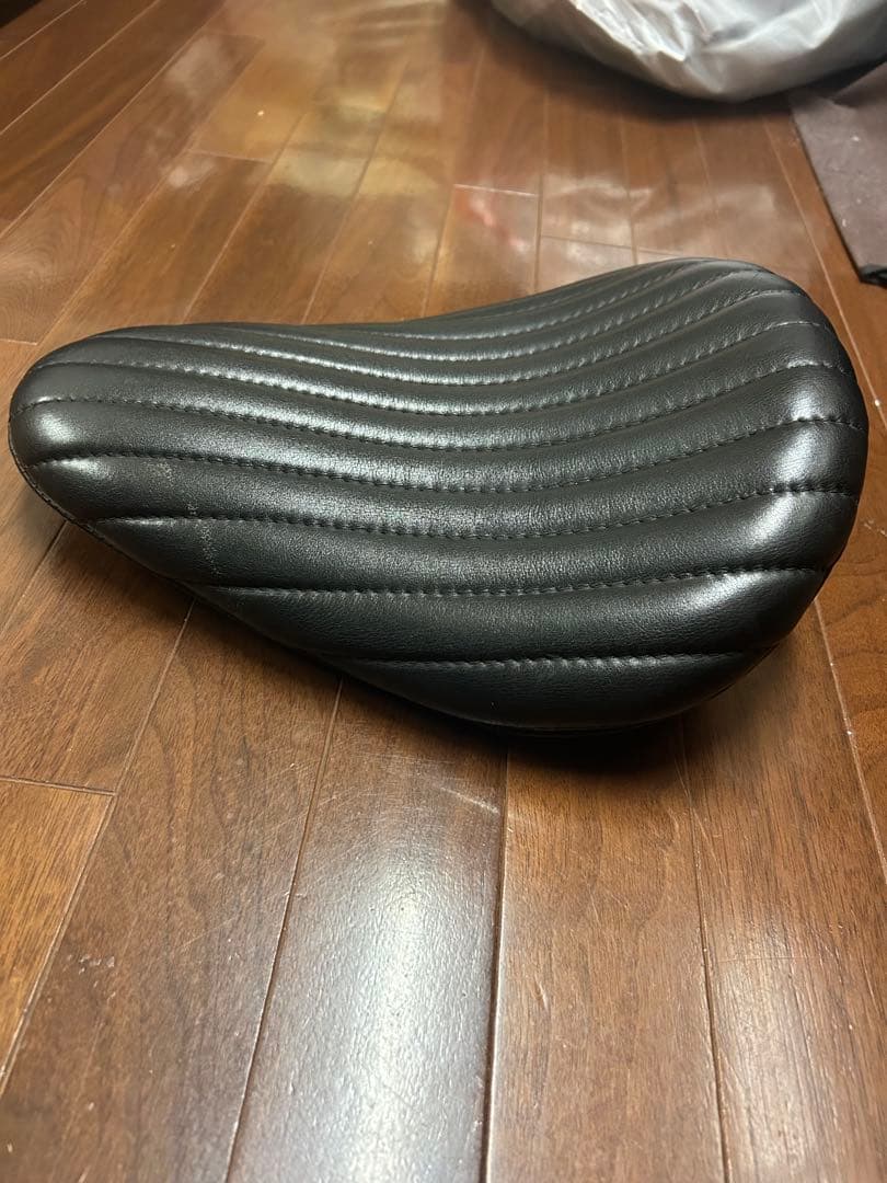 【激アツ】ハードライド　本革　縦タックロール　ソロシート