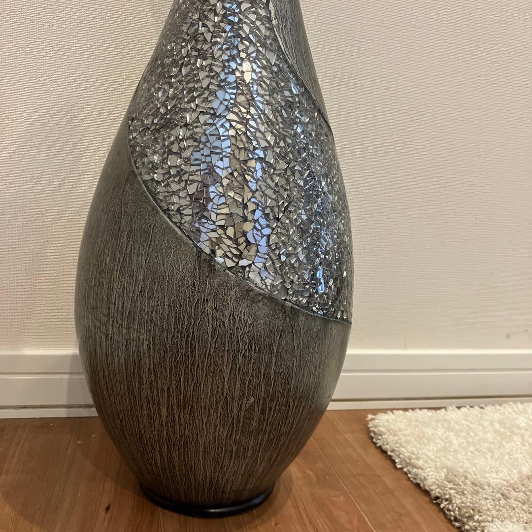 青山 area 大きなモザイクデザインのグレーの花瓶