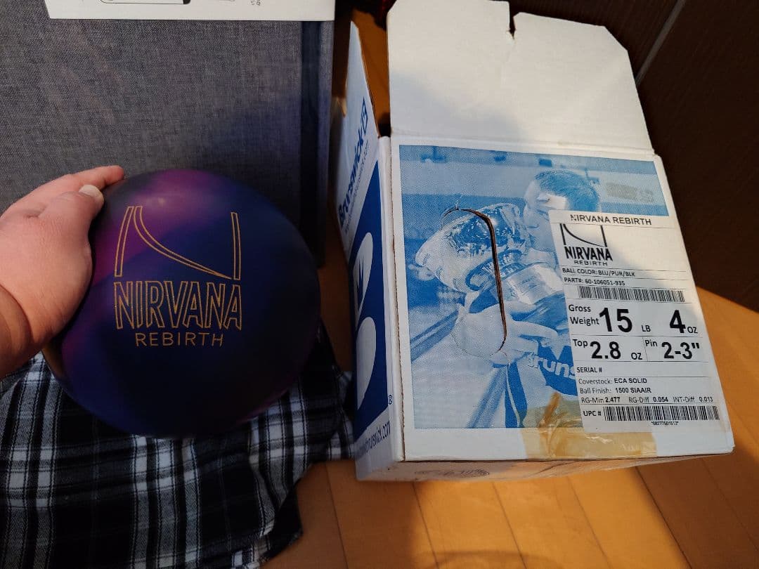 NIRVANA REBIRTH ボウリングボール 15ポンド