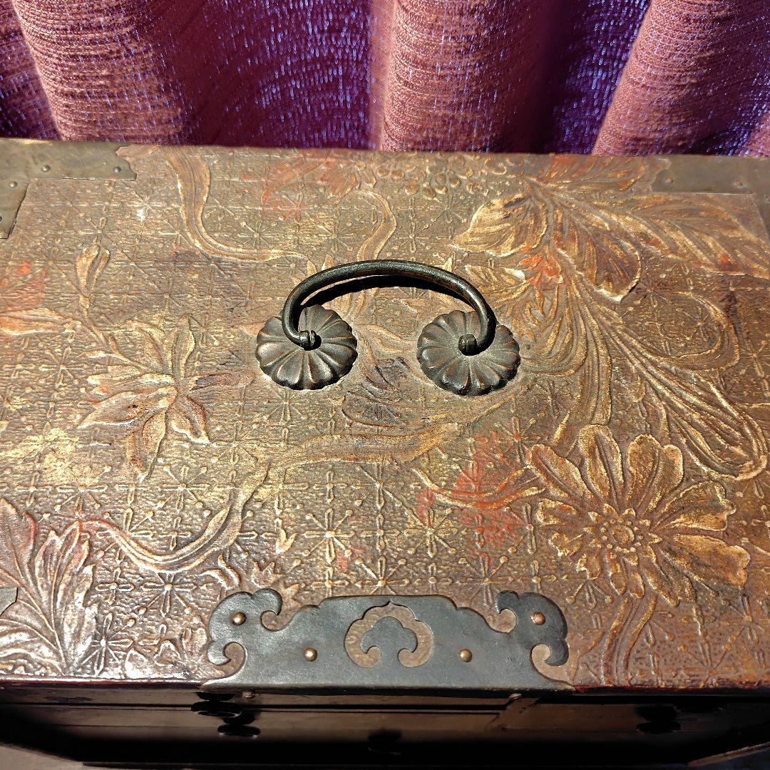 花柄の黒い木製箪笥 5引き出し