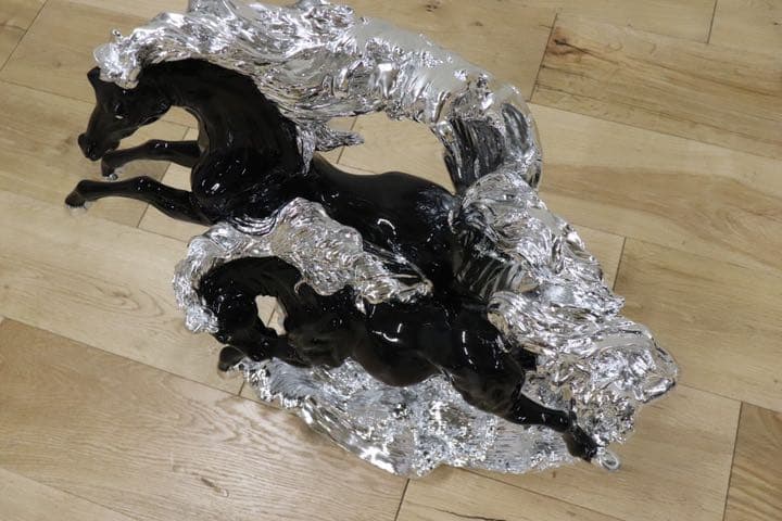 GMDTN31A ○ 飯田商事 iida 置物 馬 樹脂製 ブラック&シルバー色