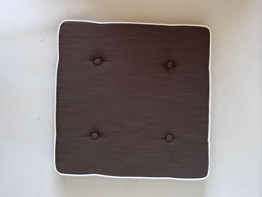 ピエール・ジャンヌレ クッションPierre Jeanneret Cushion