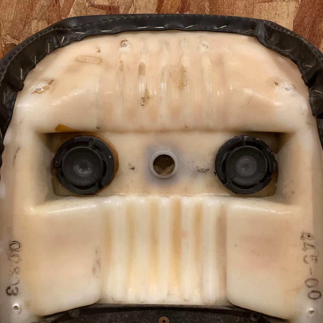 CB750F RC04 シート