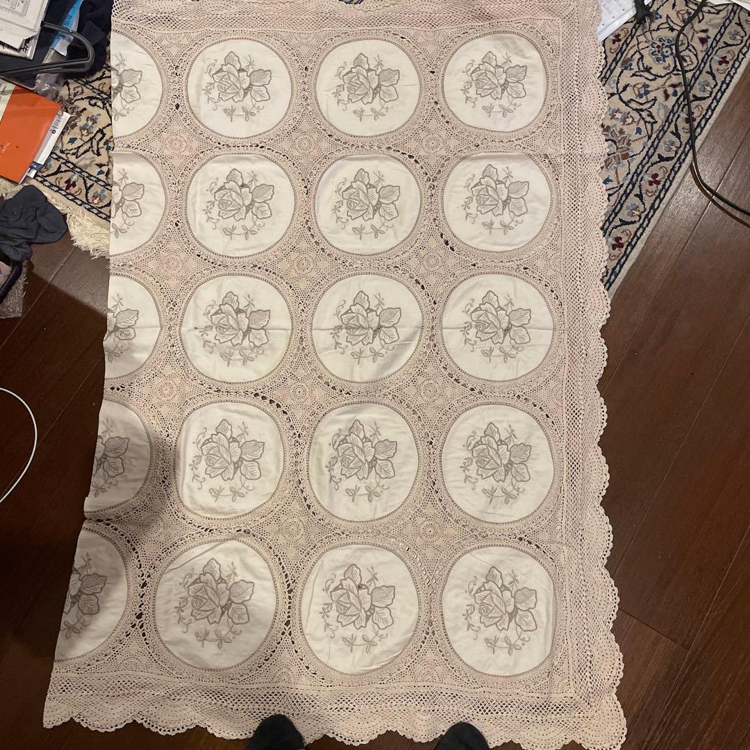 中国　SWATOW ナプキン付き　刺繍入り　レースのテーブルクロス