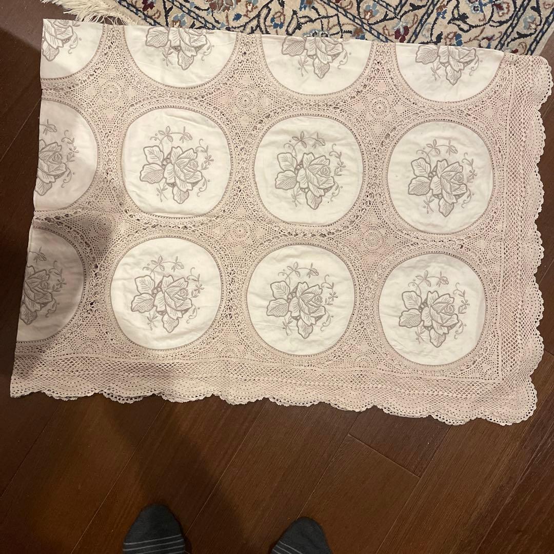 中国　SWATOW ナプキン付き　刺繍入り　レースのテーブルクロス