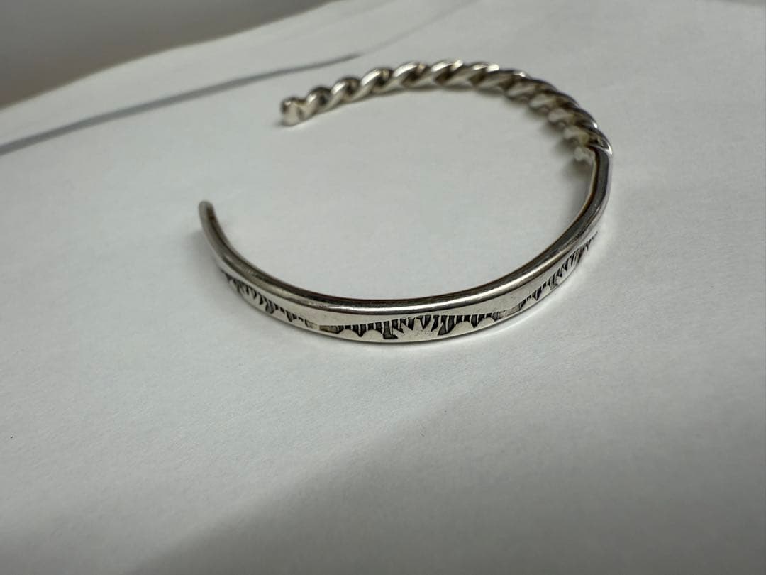 期間限定ナバホ　シルバー　バングル　Elaine Taheインディアンジュエリー