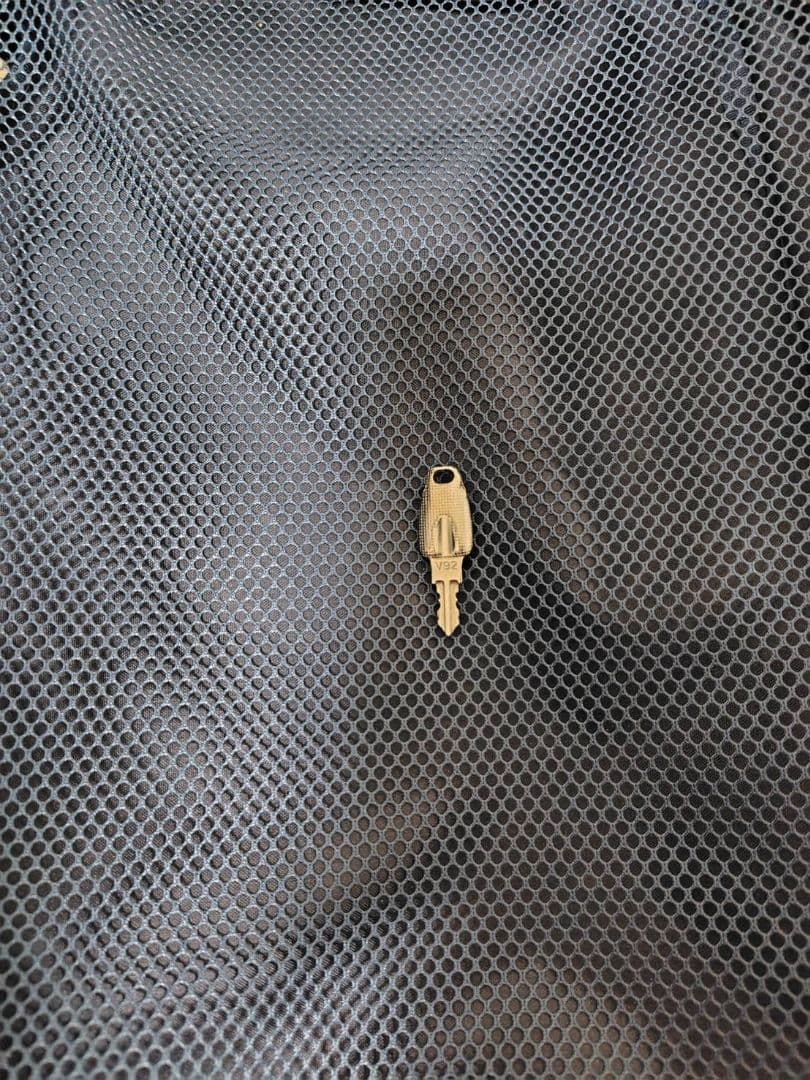 シルバー スーツケース TSAロック ビジネス 機内持ち込み