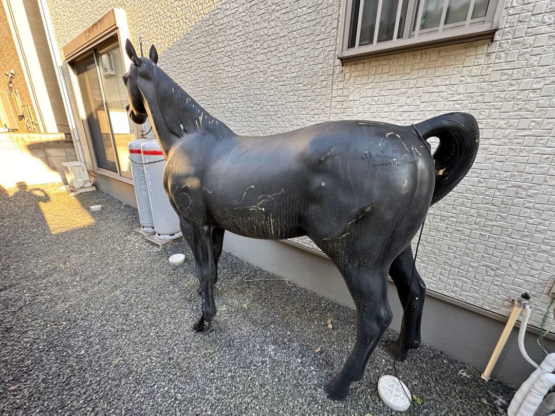 黒い馬のオーナメント 約180cm