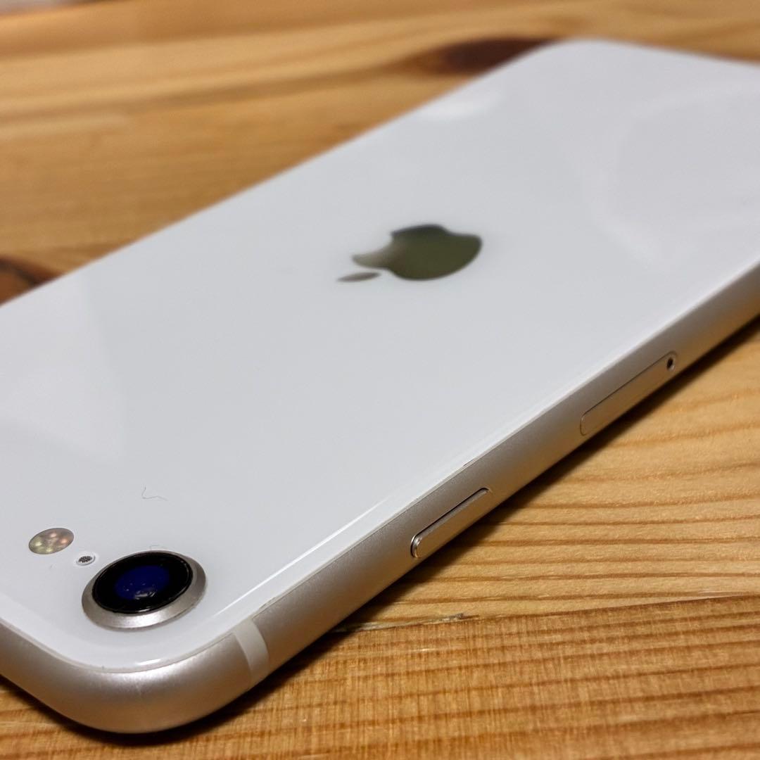 バッテリー新品　iPhoneSE第3世代64GB SIMフリー yy17700a