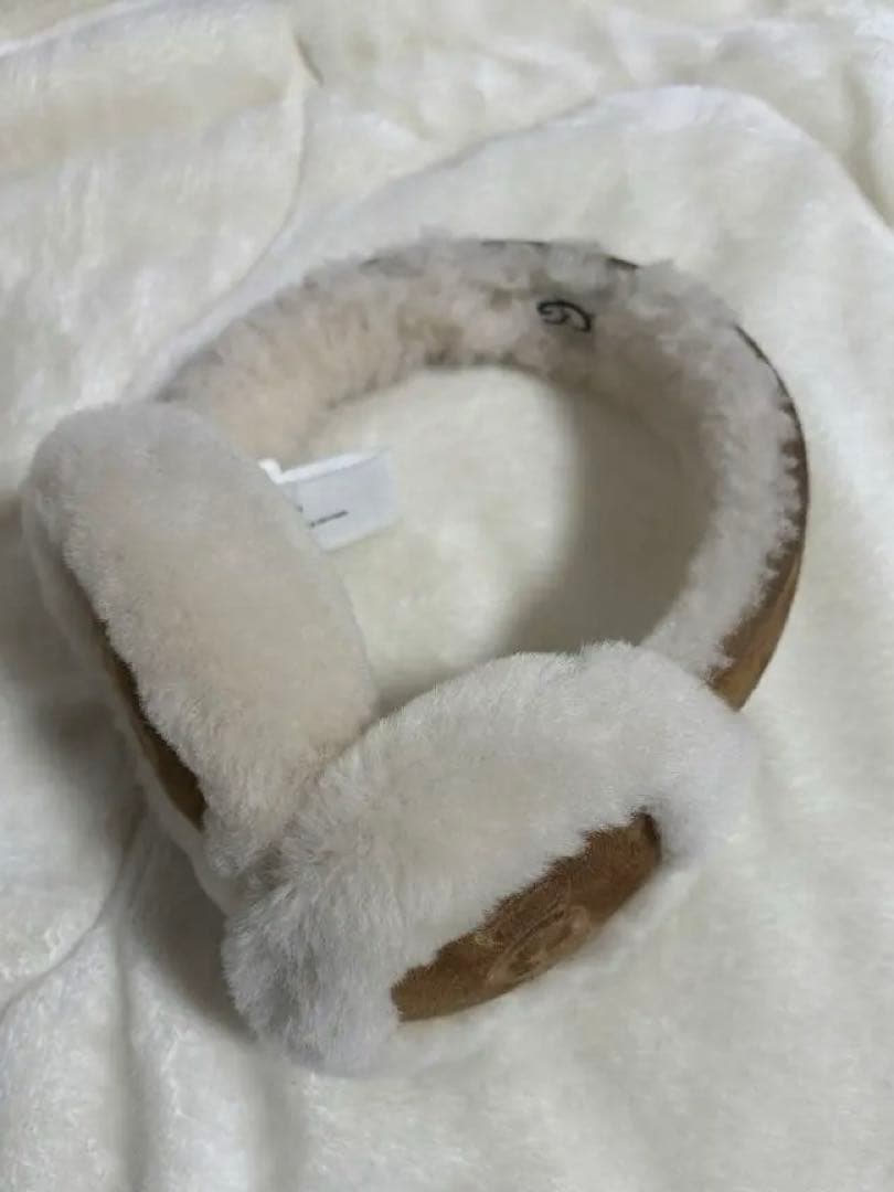 t*t様 UGG シープスキン イヤーマフ アイボリー 値段交渉承ります！！