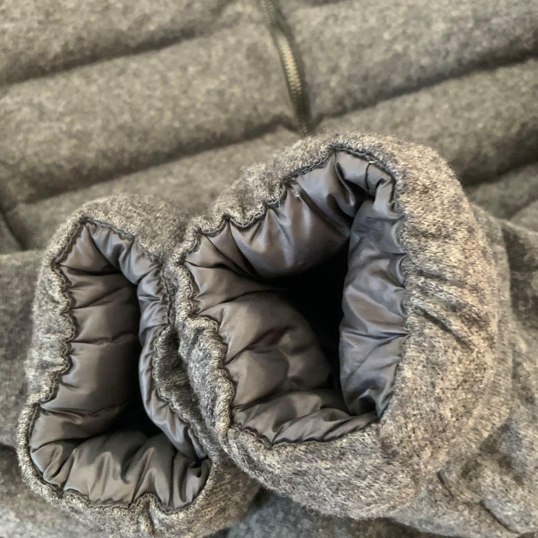 《美品》モンクレール　ライトダウンジャケット