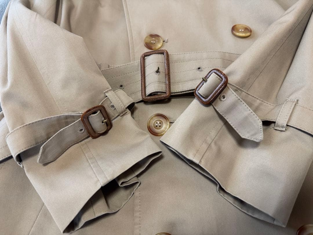 ベージュ トレンチコート ダブルブレスト