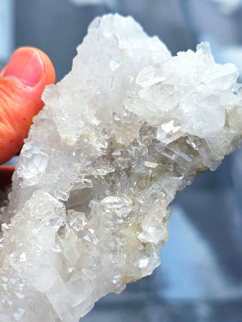 天使の輝き！約400g☆カテドラル水晶クラスター(龍穴あり)