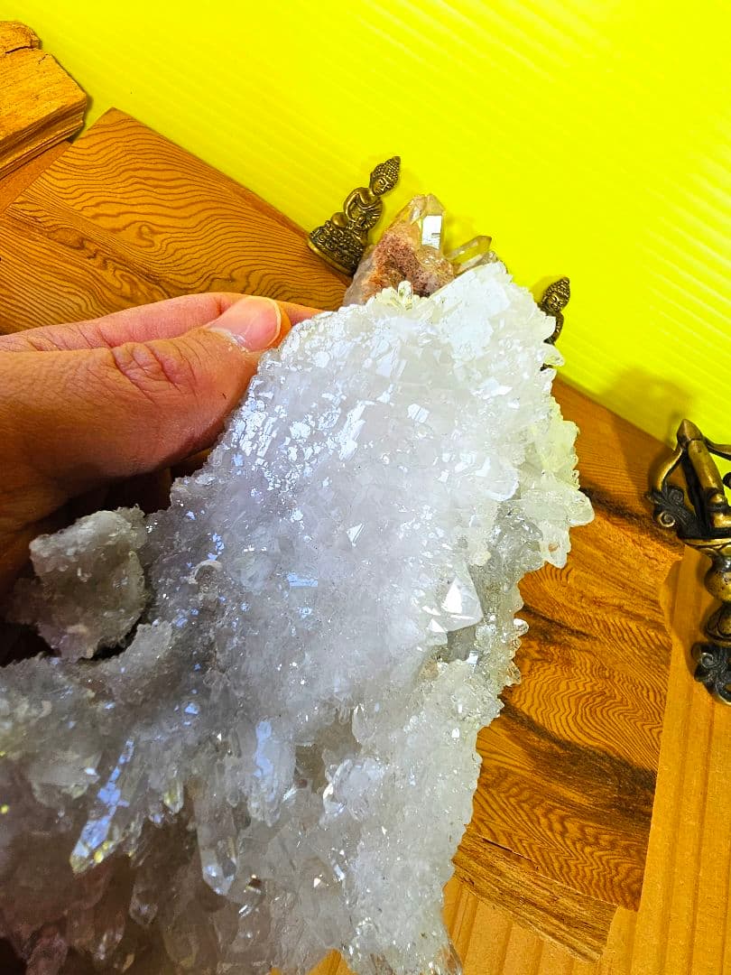 天使の輝き！約400g☆カテドラル水晶クラスター(龍穴あり)