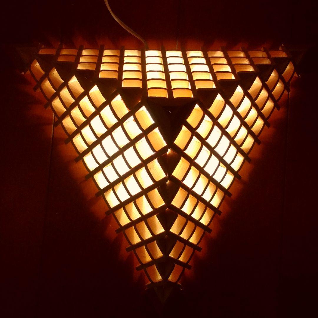 組子の三角錐行灯