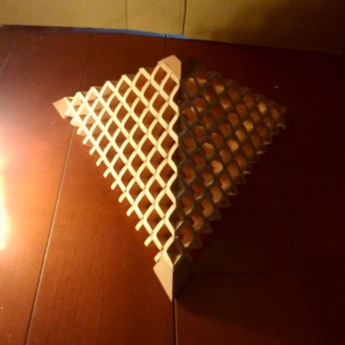 組子の三角錐行灯