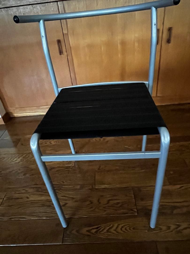 イタリアの建築デザイナー、フィリップ‘スタルクデザインのカフェチェア。