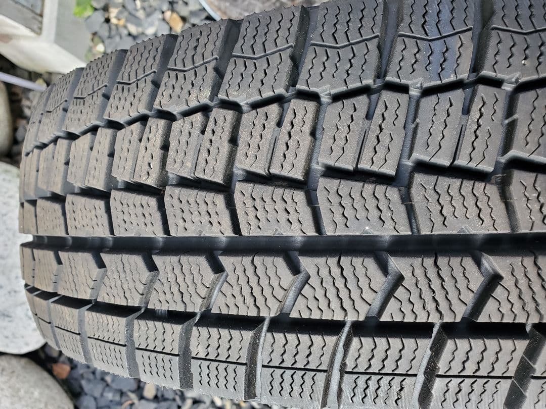 DUNLOPスタッドレス185/70R14 4本セット　24年製ノート等送料込み