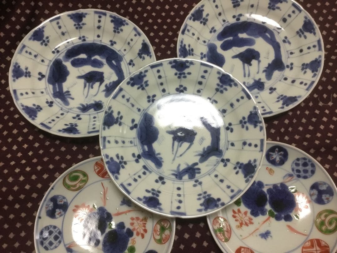 特定のお客です。染め付け皿三枚、色絵二枚