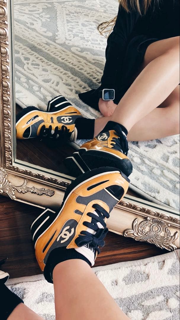 CHANEL 厚底ビンテージスニーカー エナメルイエロー レディース23cm前後