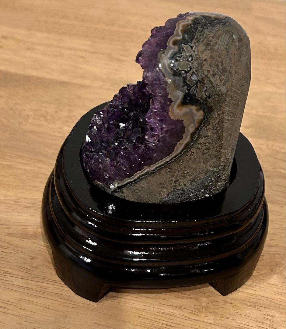 【高品質】ウルグアイ産アメジストクラスター　木製台座付き