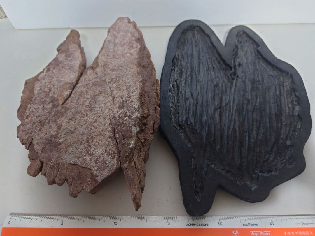 赤抹香石　赤い谷　水石 鑑賞石