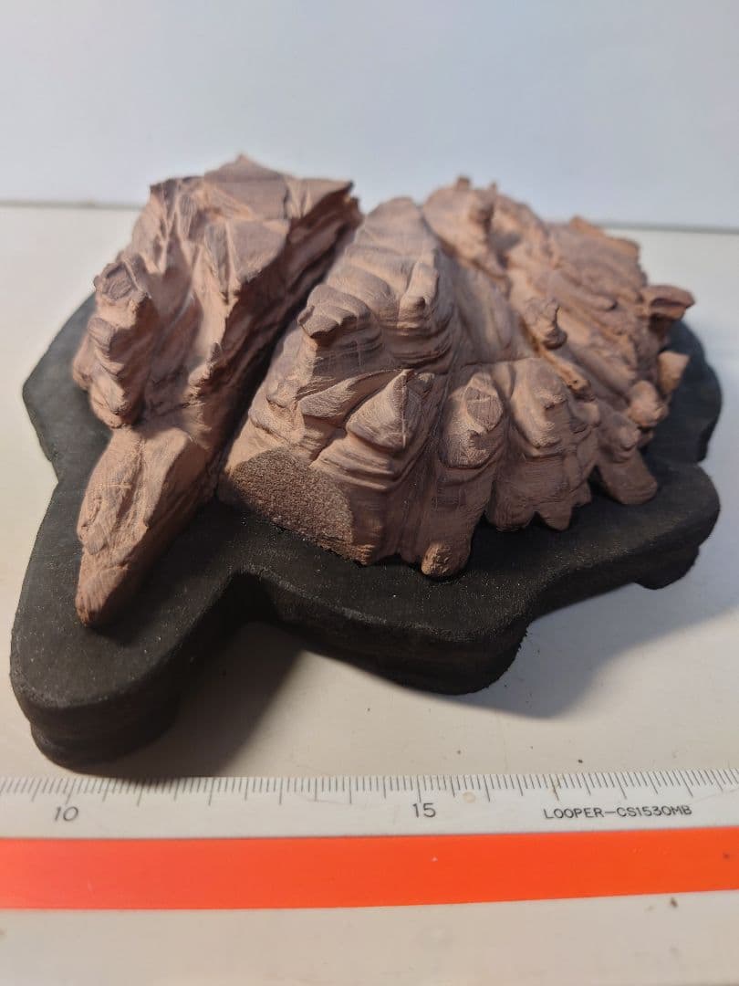 赤抹香石　赤い谷　水石 鑑賞石