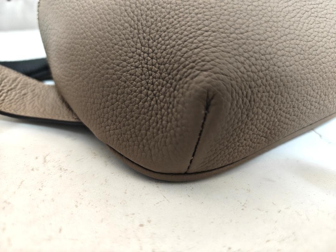 未使用品 ボナベンチュラ リアム クロスボディバッグ ショルダーバッグ エトープ