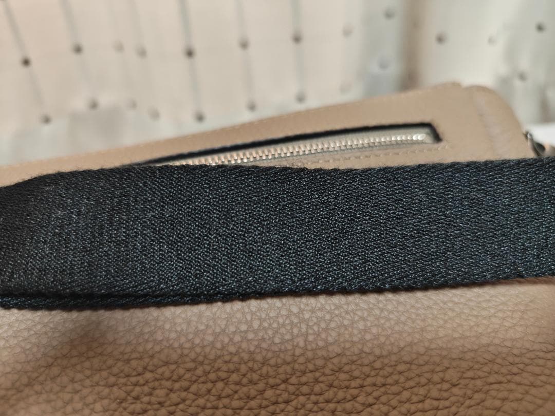 未使用品 ボナベンチュラ リアム クロスボディバッグ ショルダーバッグ エトープ