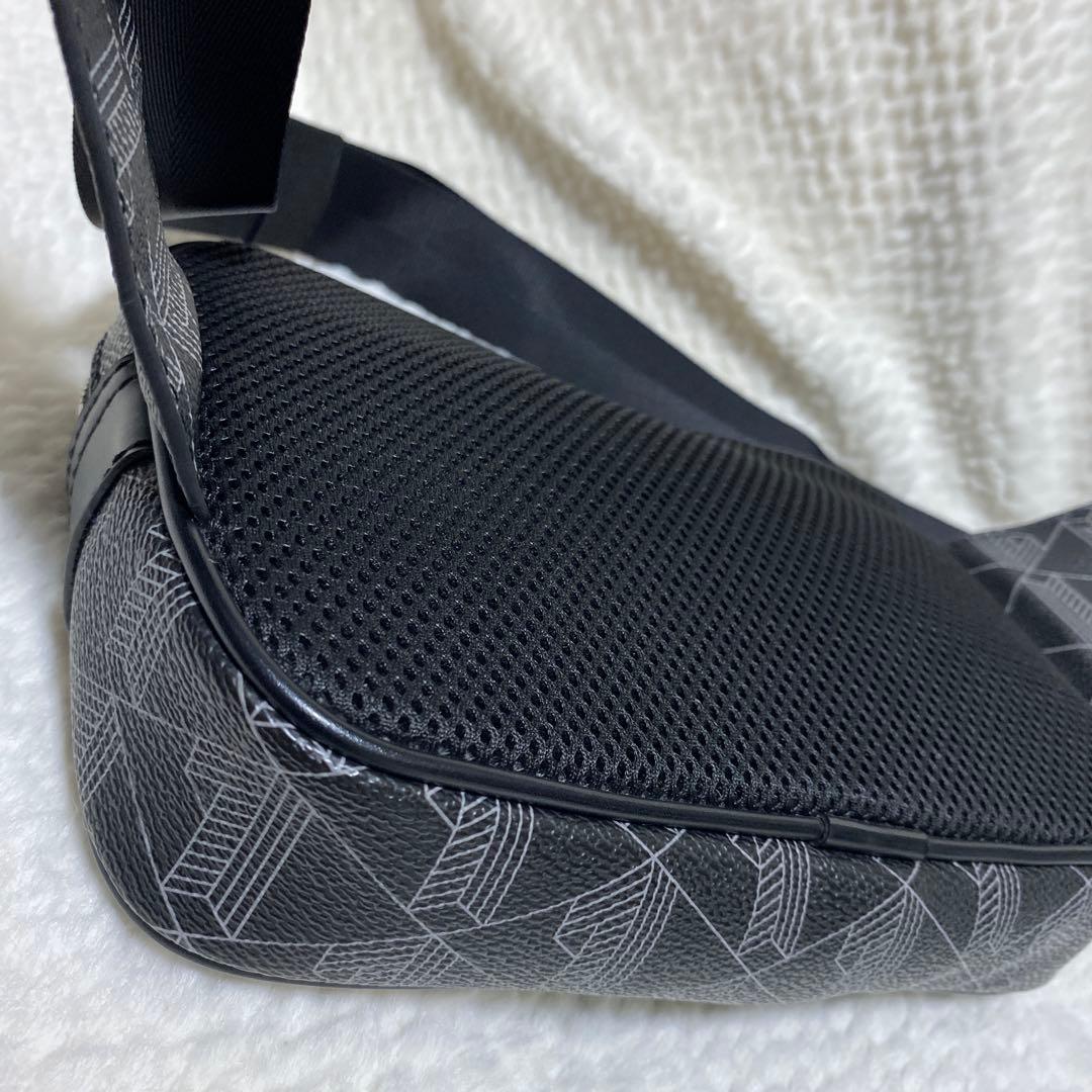 極美品】LACOSTE ラコステ モノグラム総柄 ボディバッグ ショルダーバッグ