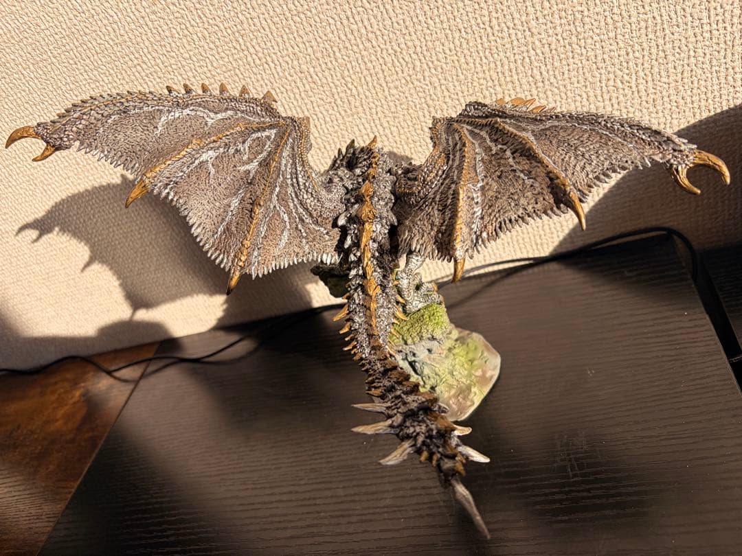 モンハン　リオレウス希少種　フィギュア クリエイターズモデル　リペイント
