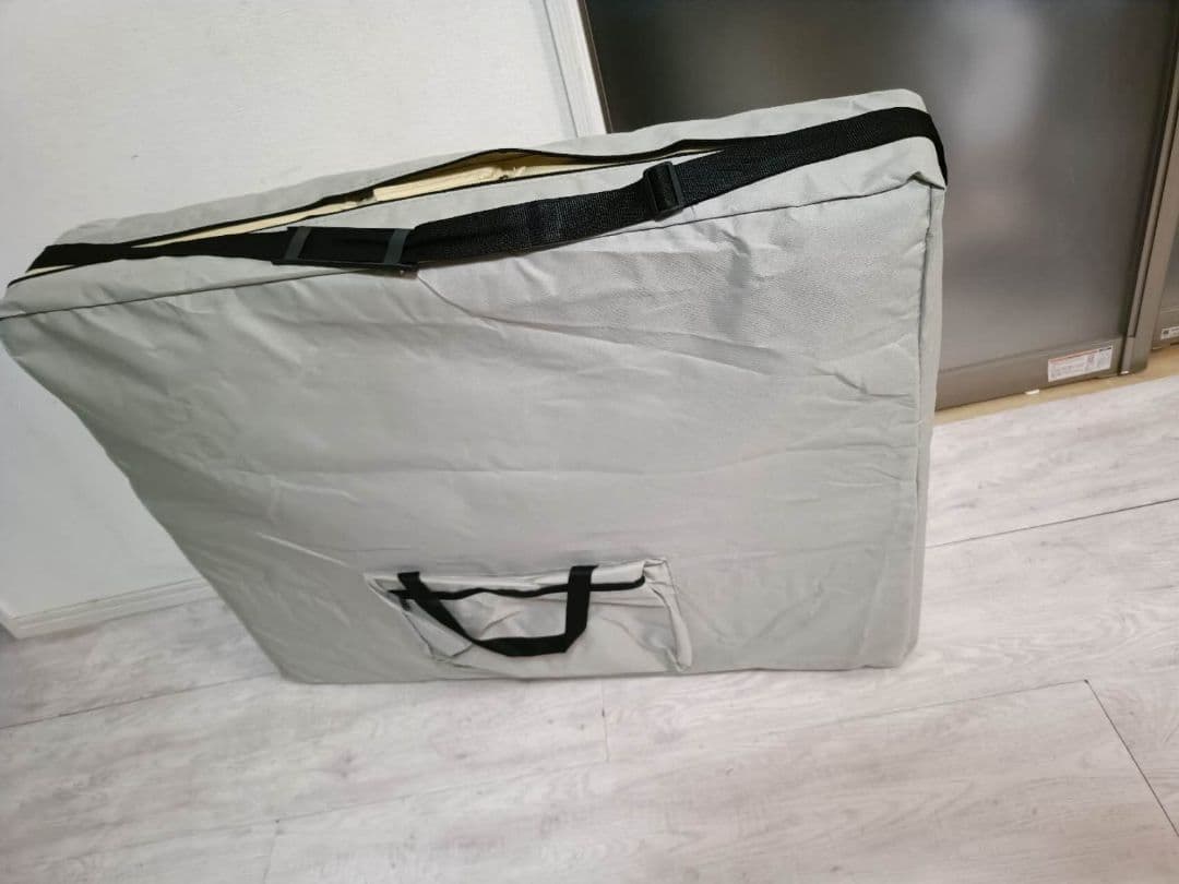 美品　有孔　施術ベッド 折りたたみベッド セブンビューティー　カバー付き