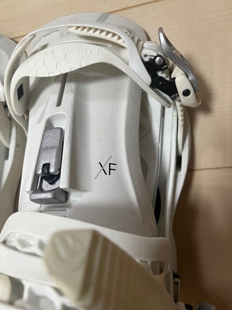 FLUX ホワイト ビンディング