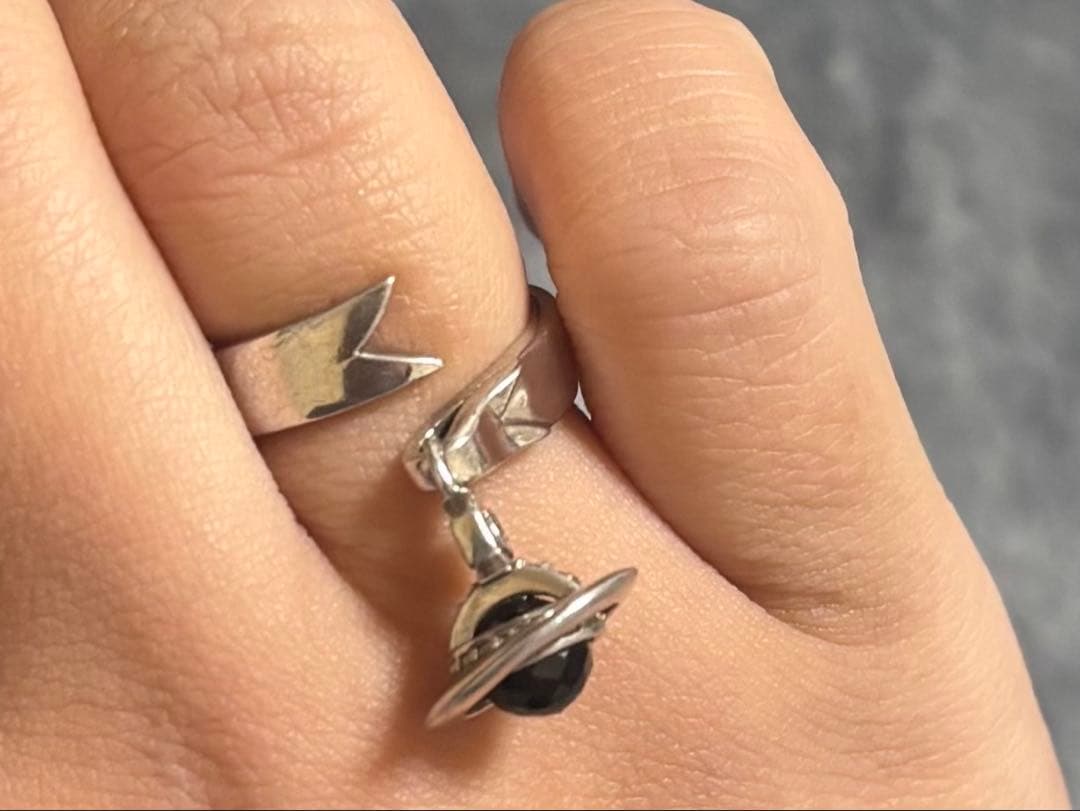 vivienne westwood オーブリング　リボン