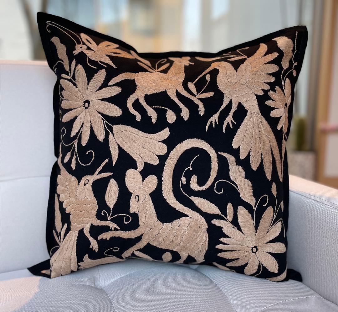 メキシコの伝統的なテナンゴ刺繍 クッションカバー