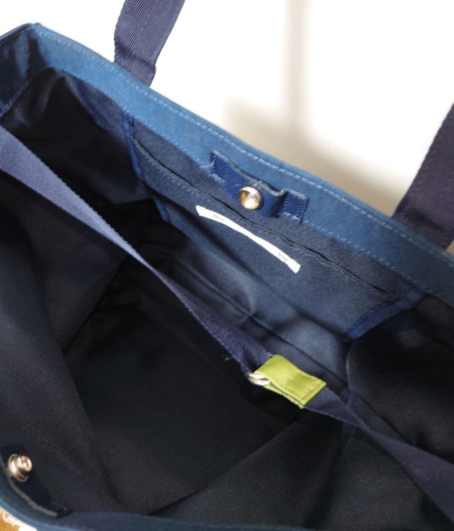 【Alberobello】トートバックブタさん刺繍/チャーム付/ネイビーA4