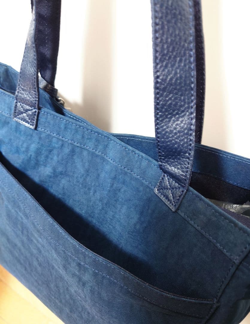 【Alberobello】トートバックブタさん刺繍/チャーム付/ネイビーA4