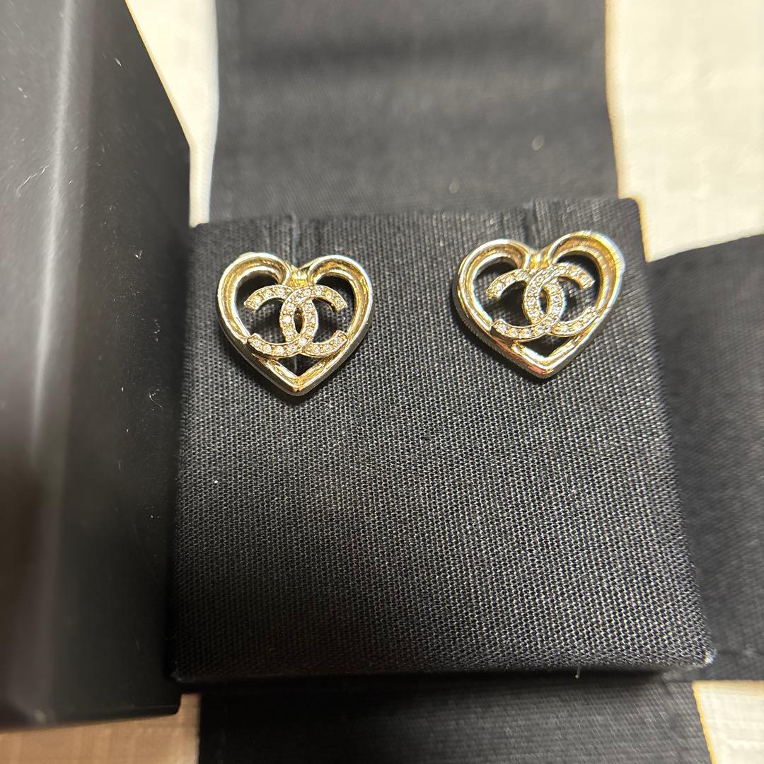 CHANELシャネル　ハートピアス23C