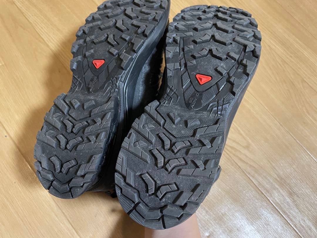 サロモン　スニーカー　防水