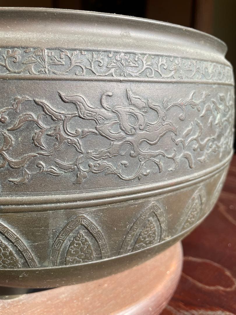 骨董品　希少 鉄製 火鉢 彫刻模様