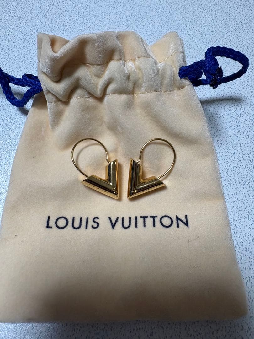 Louis Vuitton ゴールド V字型ピアス